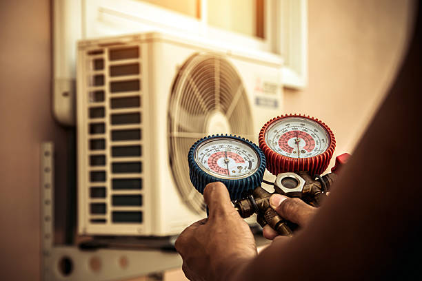 Professional Hvac technician working in Groveland, ID